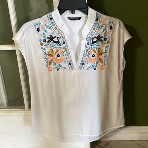Sleeveless summer shirt